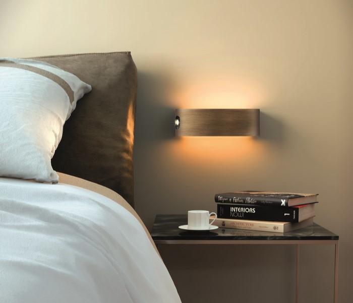 Luminaria de pared SPY de diseño exclusivo por Jordi Mallorquí para Insòlit, que combina luz directa de lectura e iluminación indirecta general. Esta lámpara de pared, aplique orientable y lámpara de cabecera, está diseñada para ofrecer iluminación personalizada y a medida. Cuenta con un lector en aluminio mecanizado y cuerpo de aluminio extruido, fusionando funcionalidad con un estilo contemporáneo. El difusor de policarbonato extruido matizado y la pantalla en aluminio lacado proporcionan una iluminación suave y eficiente, ideal para proyectos de lighting design, iluminación personalizada, iluminación a medida y lamparas de diseño de alta gama. Con un interruptor de tres posiciones (on-off-on), SPY es una lámpara perfecta para dormitorios, salas y espacios que buscan soluciones de luxury lighting, iluminación de dormitorio, iluminación de aplique de pared (wall sconce) y lámparas para uso como lámpara de cabecera. SPY es ideal para ambientes residenciales y comerciales que requieren una lámpara de pared sofisticada, combinando estética y practicidad en un producto de lujo para bedroom lighting y bedside lamp. Esta luminaria representa la excelencia en lamparas de diseño, lighting design, personalized lighting, luxury lighting, wall sconce y productos premium de Insòlit. SPY wall luminaire, an exclusive design by Jordi Mallorquí for Insòlit, combines direct reading light and indirect general illumination. This adjustable wall lamp, wall sconce, and bedside lamp is designed to provide bespoke and personalized lighting, featuring a machined aluminum reading light and an extruded aluminum body that blends functionality with contemporary style. The matte extruded polycarbonate diffuser and lacquered aluminum shade provide soft, efficient lighting, ideal for lighting design, personalized lighting, bespoke lighting, and high-end designer lamps projects. With a three-position switch (on-off-on), SPY is perfect for bedrooms, living areas, and spaces seeking luxury lighting, bedroom lighting, wall sconce lighting, and bedside lamp solutions. SPY is ideal for residential and commercial environments requiring sophisticated wall sconce fixtures, combining aesthetics and practicality in a luxury product for bedroom lighting. This luminaire exemplifies excellence in designer lamps, lighting design, personalized lighting, luxury lighting, wall sconce, and premium Insòlit products.
