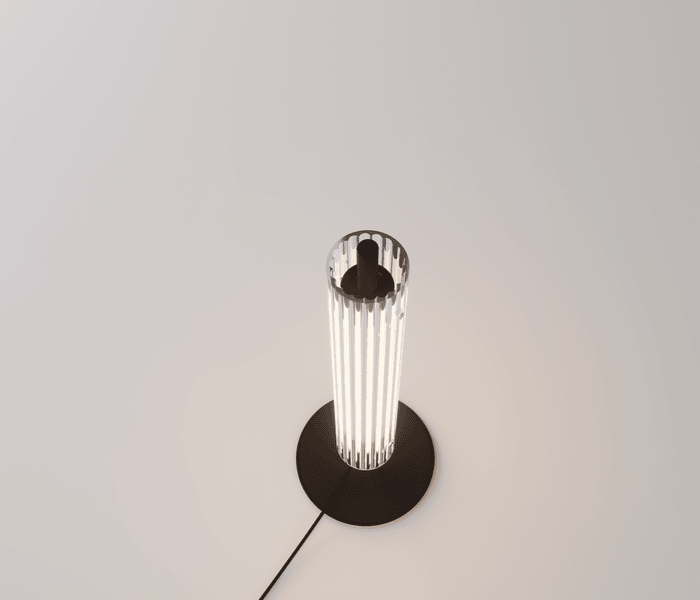 Luminaria de diseño de pie Glass, diseñada por Josep Lluís Xuclà para Insòlit, destaca por su luz envolvente y presencia imponente. Fabricada con tubo de cristal estriado que crea una iluminación difusa de cristal y un efecto luminoso flotante, esta lámpara de pie aporta elegancia y sofisticación a cualquier espacio. El cuerpo está hecho en tubo de acero resistente y cuenta con un LED en PCB diseñado por Insòlit, que ofrece una iluminación de calidad y eficiente. La luminaria Glass es regulable en altura mediante dos cables de acero inoxidable y tiene un florón independiente para instalación en superficie, siendo totalmente personalizable para proyectos de iluminación de diseño, iluminación personalizada, iluminación de lujo, iluminación a medida, lighting design y lámpara de pie. Ideal para ambientes residenciales, iluminación de cocina y locales comerciales que buscan una lámpara de pie de diseño exclusivo y alta gama, Glass representa la excelencia en iluminación de suspensión, lamparas de diseño, luxury lighting y productos premium de Insòlit, convirtiéndose en el punto focal que eleva la estética y funcionalidad del espacio. Glass floor lamp, designed by Josep Lluís Xuclà for Insòlit, stands out for its immersive light and striking presence. Made with ribbed glass tubing that creates diffuse crystal lighting and a floating luminous effect, this floor lamp adds elegance and sophistication to any space. The body is crafted from durable steel tubing and features an LED PCB designed by Insòlit, providing high-quality, efficient lighting. The Glass lamp is height-adjustable with two stainless steel cables and includes an independent canopy for surface installation, making it fully customizable for lighting design, personalized lighting, luxury lighting, bespoke lighting, suspension lighting, and floor lamp projects. Perfect for residential settings, kitchen lighting, and commercial spaces seeking an exclusive, high-end floor lamp, Glass exemplifies excellence in designer lamps, luxury lighting, suspension lighting, and premium Insòlit products, becoming the focal point that enhances space aesthetics and functionality. Glass tamble, table lamp, lámpara de mesa.